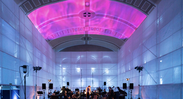 Aufführung von HUMAN_MACHINE 2020 Cresc. Biennale - Einsatz erster Prototyp ©️ SHEEN AI